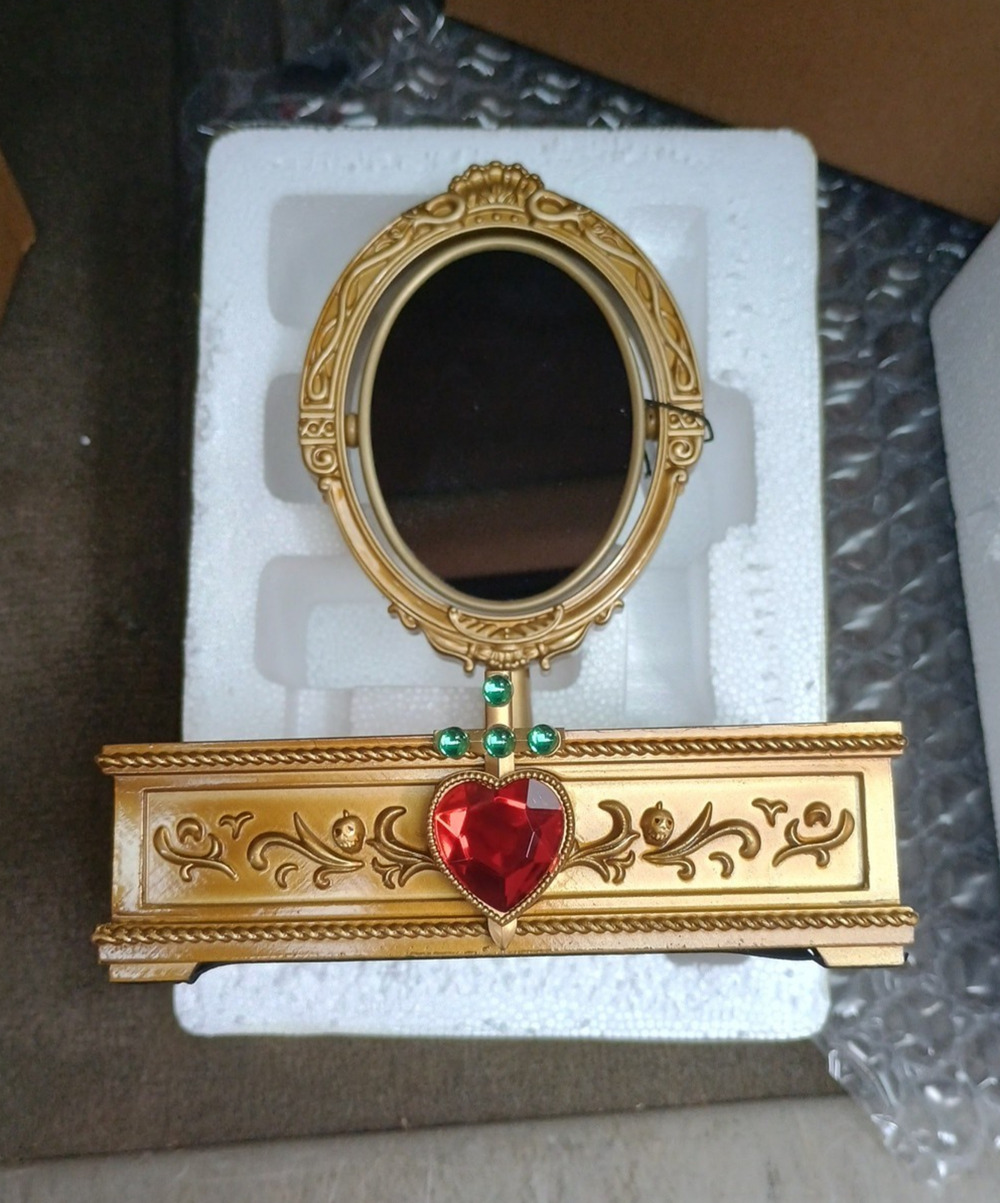 Bath And Body Works 3D Magic Mirror Light up Face Makeup Tray Villians Red Heart